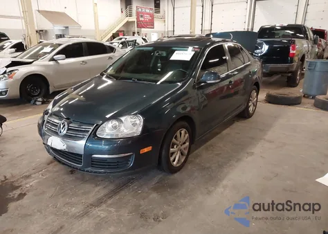 2010 Volkswagen Jetta Se z USA, uszkodzony, nr VIN 3VWRZ7AJ1AM044260